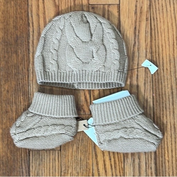 Banana Republic Knit Hat and Booties Cashmere Blend Camel Tan baby 0-6 mo NWT - Picture 1 of 8